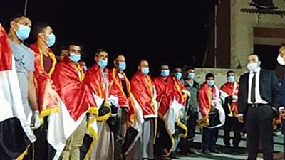 عمدة قرية العمال العائدين من ليبيا: ما دمت مصريا فأنت في أمان (فيديو)