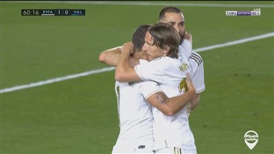 شاهد - بنزيما يهز شباك فالنسيا ويتقدم لريال مرديد 