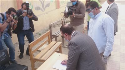 محافظ الإسكندرية يتفقد عدد من لجان الثانوية العامة (صور)