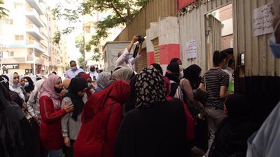 بعد اكتشاف معلمة مخالطة لمصاب بـ'كورونا'.. كارثة تهدد طلبة مدرسة المنيرة