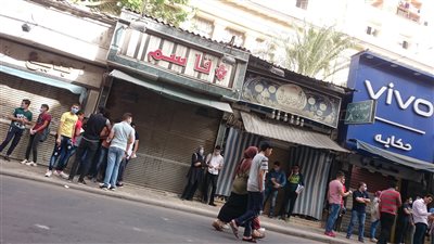 أولياء الأمور يساندون أبنائهم أمام لجان الثانوية العامة بالإسكندرية (صور)