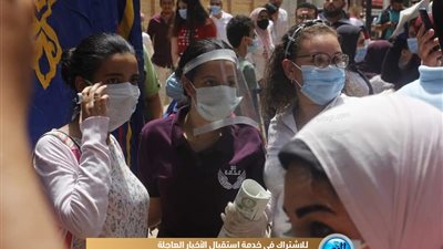 طالبة ثانوية عامة: الامتحان سهل.. وخلعنا الكمامات بسبب حرارة اللجنة 