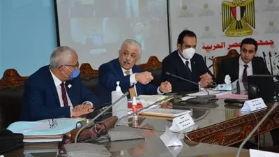 بعد ارتباك أول يوم امتحانات.. قرار عاجل من التعليم بشأن رؤساء لجان الثانوية