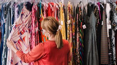 محمد عبدالسلام: القرارات الجديدة تنشط حركة بيع الملابس