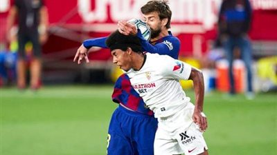 نجم برشلونة يفسر تصريحات بيكيه الغاضبة