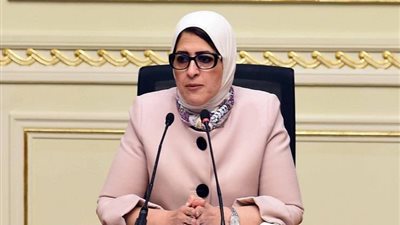 هل يمكن للأحذية أن تنقل فيروس كورونا (كوفيد-19)؟.. (إنفوجراف)