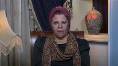 شاهد.. رد فعل والدة الفتاة التي طلبت الزواج على الإنترنت