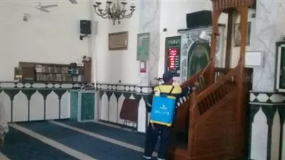 تطهير وتعقيم دور العبادة بالإسكندرية استعدادا لفتحها (صور)