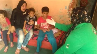 وزيرة التضامن توجه بحل مشكلات أسرة يتسول أطفالها في الشارع