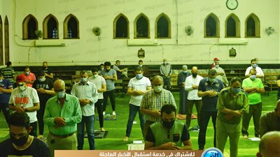الحياة تعود لطبيعتها داخل مساجد بورسعيد.. والمحافظ يشارك المصلين