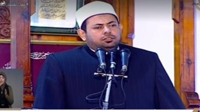 إمام مسجد السيدة نفسية: المصلون ملتزمون بالإجراءات الاحترازية