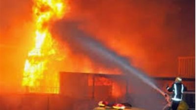 منعا للاشتعال.. عمليات تبريد لشقة في العبور 