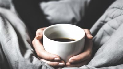 أضرار شرب القهوة على معدة فارغة (فيديو)