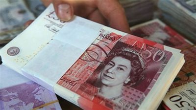 الجنيه الإسترليني يتراجع وأسعار الدولار واليورو ترتفع خلال تعاملات اليوم