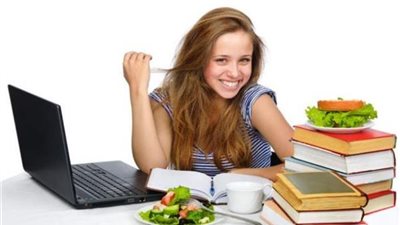 التغذية الصحية للطلبة أثناء فترة الامتحانات (إنفوجراف)