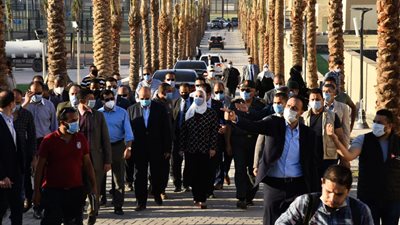 وزيرا الشباب والتضامن في جولة تفقدية بحي الأسمرات (صور)