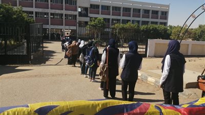 تكثيف أمني أمام لجان الثانوية العامة بقنا (صور)