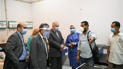 محافظ قنا: صرف إعانة عاجلة لطالبات الثانوية المصابات خلال حادث سير