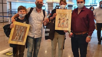 وصول 313 سائحًا من سويسرا وبيلاروسيا إلى الغردقة وشرم الشيخ (صور)