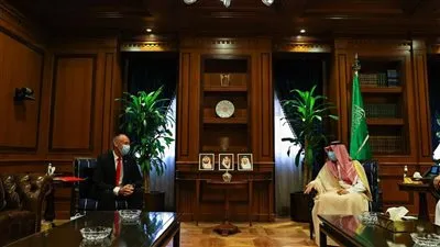 الجبير والسفير السويسري بالمملكة يبحثان القضايا الإقليمية والدولية