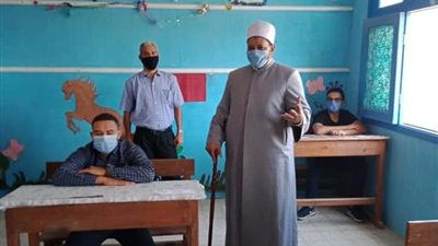 رئيس الإدارة المركزية لمنطقة البحر الأحمر الأزهرية يتفقد الامتحانات برأس غارب