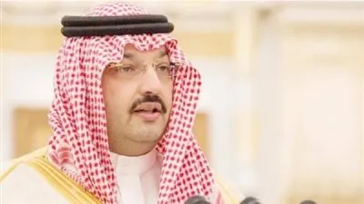 أمير عسير يأمر بضبط مواطن مخالف للذوق العام (صور)