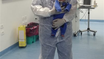 عمره 22 يوما.. تعافي أصغر رضيع من الإصابة بـ كورونا