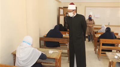 وكيل الأزهر يتفقد لجان امتحانات الثانوية بالمرج