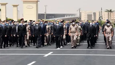 شاهد.. السيسي وقيادات الدولة يتقدمون الجنازة العسكرية لـ