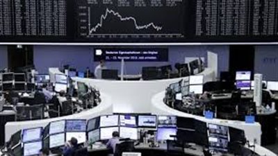 الأسهم الأوروبية تتراجع في بداية التعاملات بقيادة البنوك