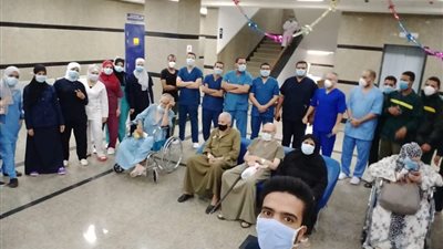 شفاء حالات جديدة من كورونا وخروجها من مستشفيات ببني سويف وأسيوط (صور)