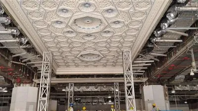 شاهد تشييد أضخم بوابة للحرم المكي بالسعودية