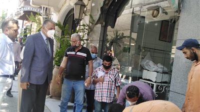 إعدام 35 كيلو لحوم فاسدة داخل محلات شهيرة بالقاهرة