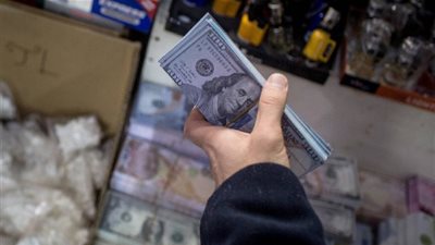 دراسة أمريكية توضح كيف يمكن شراء السعادة بالمال