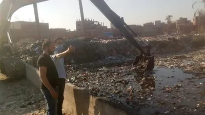 حي المرج يبدأ تطهير مصرف البلبيسي بكفر أبو صير