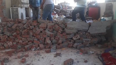 انهيار أجزاء من عقار بكورنيش الإسكندرية (صور)