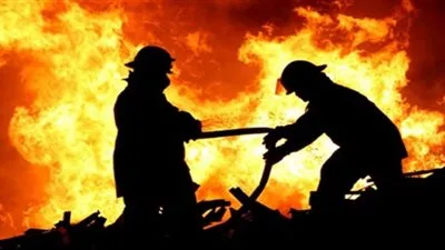 عاجل.. وزير البترول يصل موقع حريق طريق الإسماعيلية الصحراوي