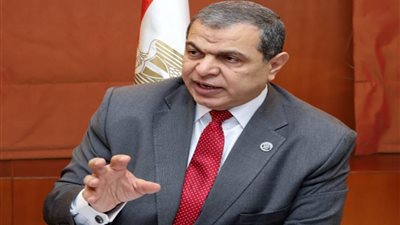 اليوم.. وصول 6 رحلات طيران تقل 870 مصريا من العالقين بالكويت