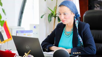 وزيرة البيئة تناقش مشروع استخراج الأملاح ببحيرة قارون (صور)