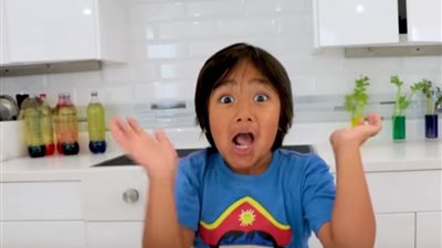 طفل في الثامنة من عمره يحقق أرباح بقيمة 26 مليون دولار