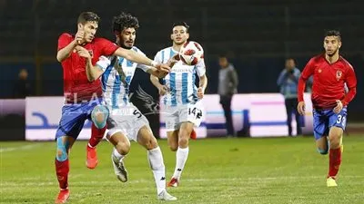 بيراميدز يقترب من خطف نجم الأهلي المطرود