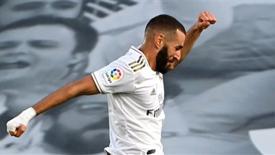 اللقب يقترب.. بنزيما يهز شباك فياريال بالهدف الأول ويتقدم للملكي (فيديو)