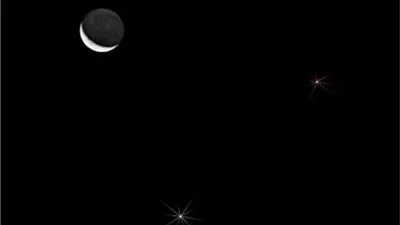 ظاهرة فلكية جديدة.. القمر يقترن بكوكب الزهرة فجر اليوم