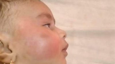 النيابة تستمع إلى أقوال والدة الرضيعة مكة بعد واقعة تعذيبها