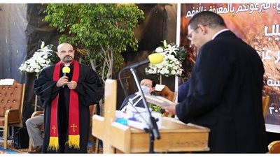 رئيس الطائفة الإنجيلية يشهد تنصيب القس جوهر عزمي راعيًا للكنيسة الإنجيلية بالعبور