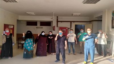 تعافي وخروج 15 مصابًا بكورونا من عزل الحميات والمدينة الجامعية ببني سويف (صور)