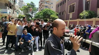 بالرقص على المزمار.. طلبة وطالبات الثانوية ببورسعيد يودعون الامتحانات