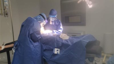 نجاح عملية ولادة قيصرية لأم مصابة بكورونا في المنيا (صور)