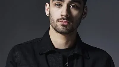 زين مالك يطالب بحذف إحدى الأغاني التي تصفه بالإرهابي