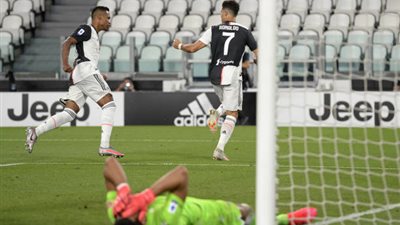 بهدفي رونالدو.. يوفنتوس يقهر لاتسيو ويقترب من التتويج بالدوري الإيطالي